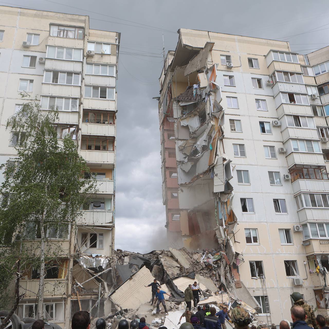 Стало известно о новых погибших после обрушения многоэтажки в Белгороде:  Происшествия: Россия: Lenta.ru