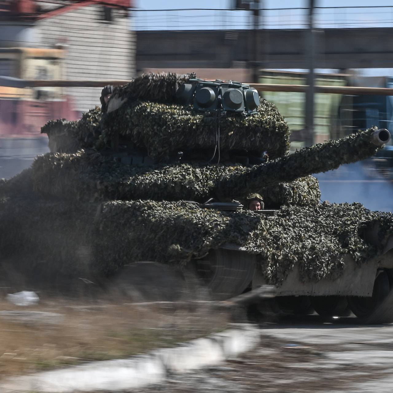 Стало известно о вхождении российских войск в Волчанск: Политика: Россия:  Lenta.ru