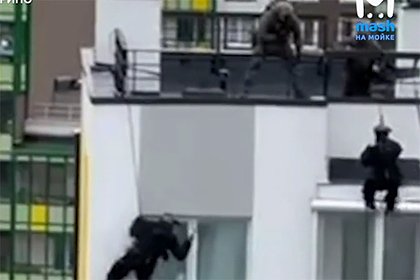Штурм спецназом квартиры с наркодилерами попал на видео
