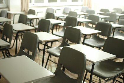 Учительница пустилась в бега после секса с подростком