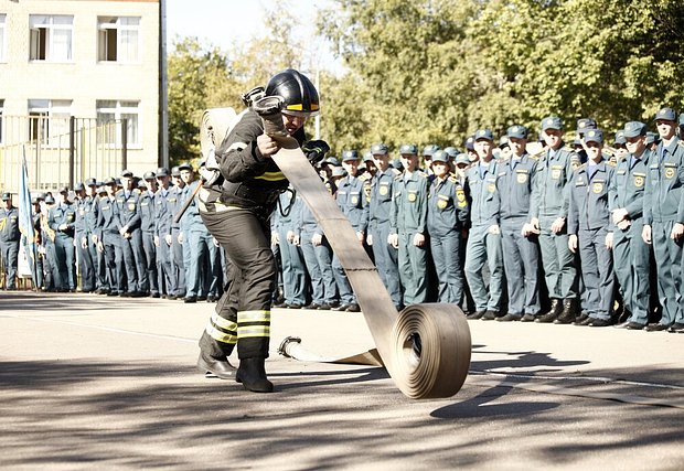 Студенты, постоянно практикующиеся на учебе в колледже, учатся только на дневном отделении