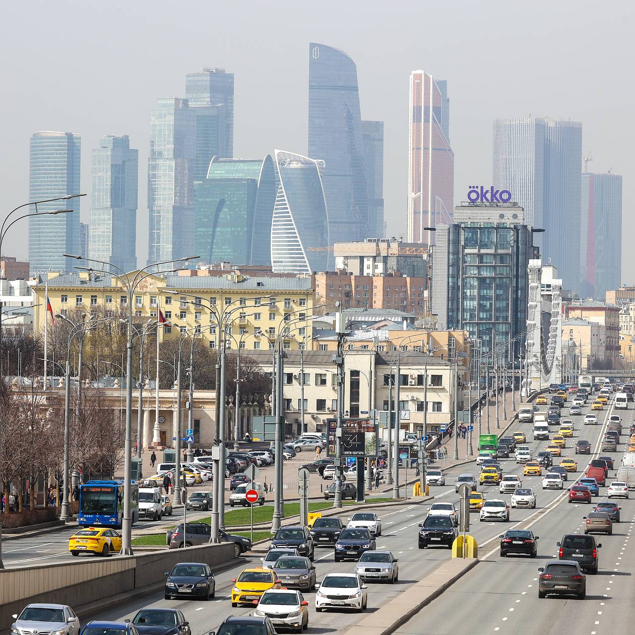 В Москве автомобиль разорвало на части из-за аварии: Происшествия: Россия:  Lenta.ru