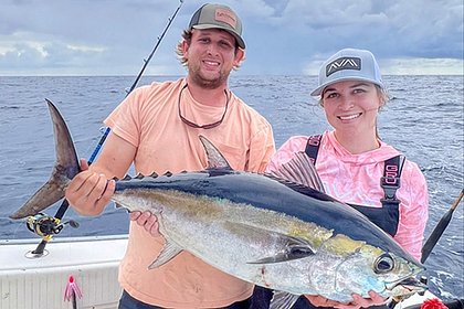 Мужчина и женщина поймали крупных рыб и установили два рекорда за два дня