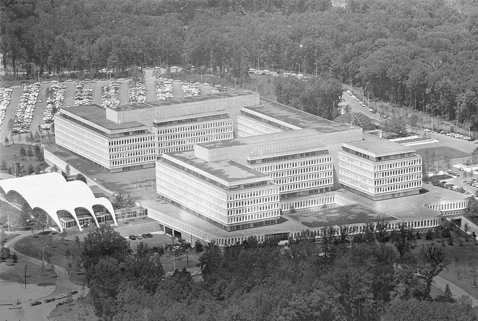 Здание штаб-квартиры Центрального разведывательного управления в Лэнгли, штат Вирджиния, 1962 год