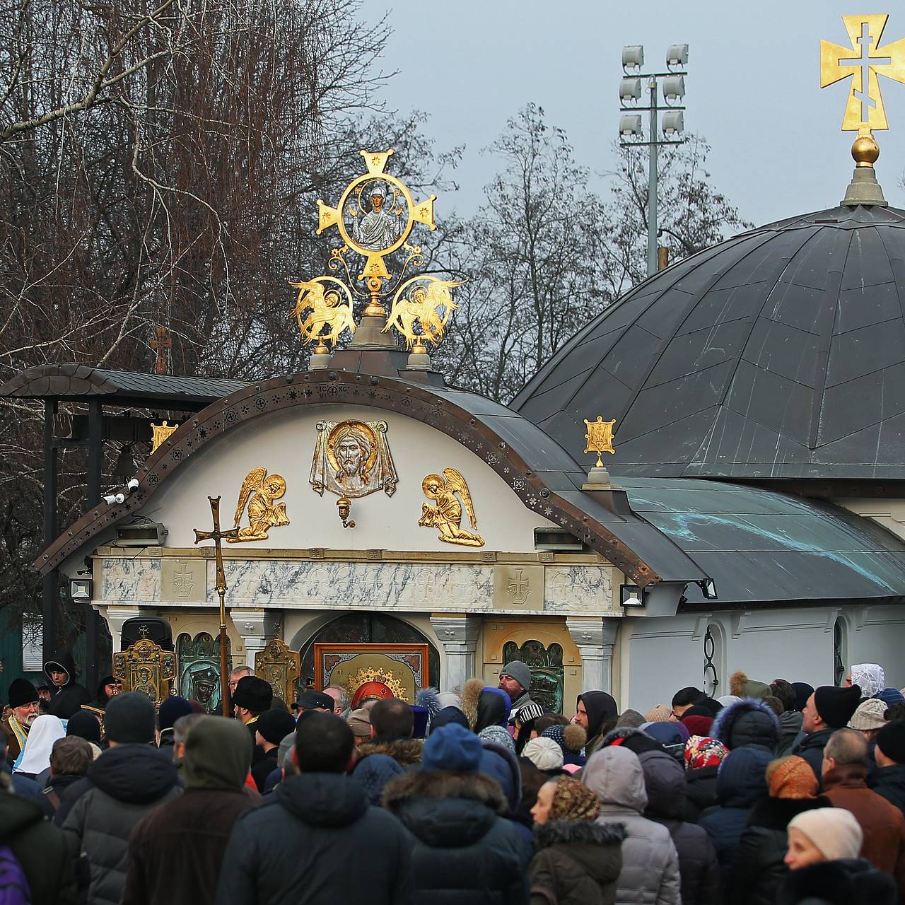 В Киеве снесли часовню монастыря канонической православной церкви: Украина:  Бывший СССР: Lenta.ru