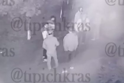 В России подростки толпой избили участника СВО и попали на видео