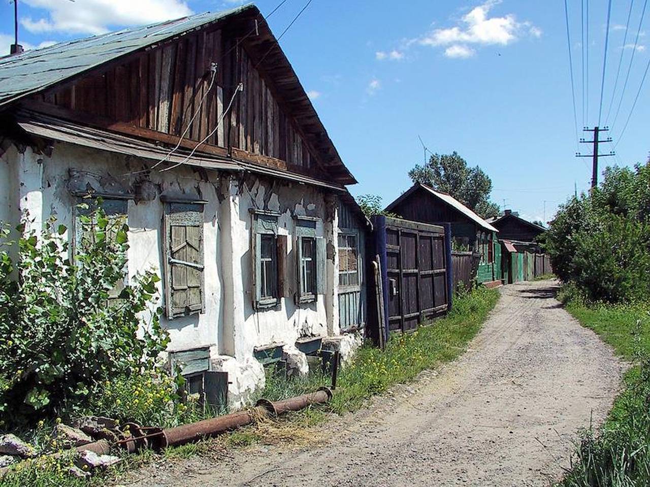 В российском городе власти выселили сирот из квартир в старые бараки:  Недвижимость: Экономика: Lenta.ru