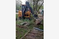 В российском городе бульдозер снес дом с жильцами внутри 
