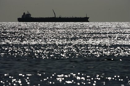 Нефтяной танкер поразили ракетой у берегов Йемена