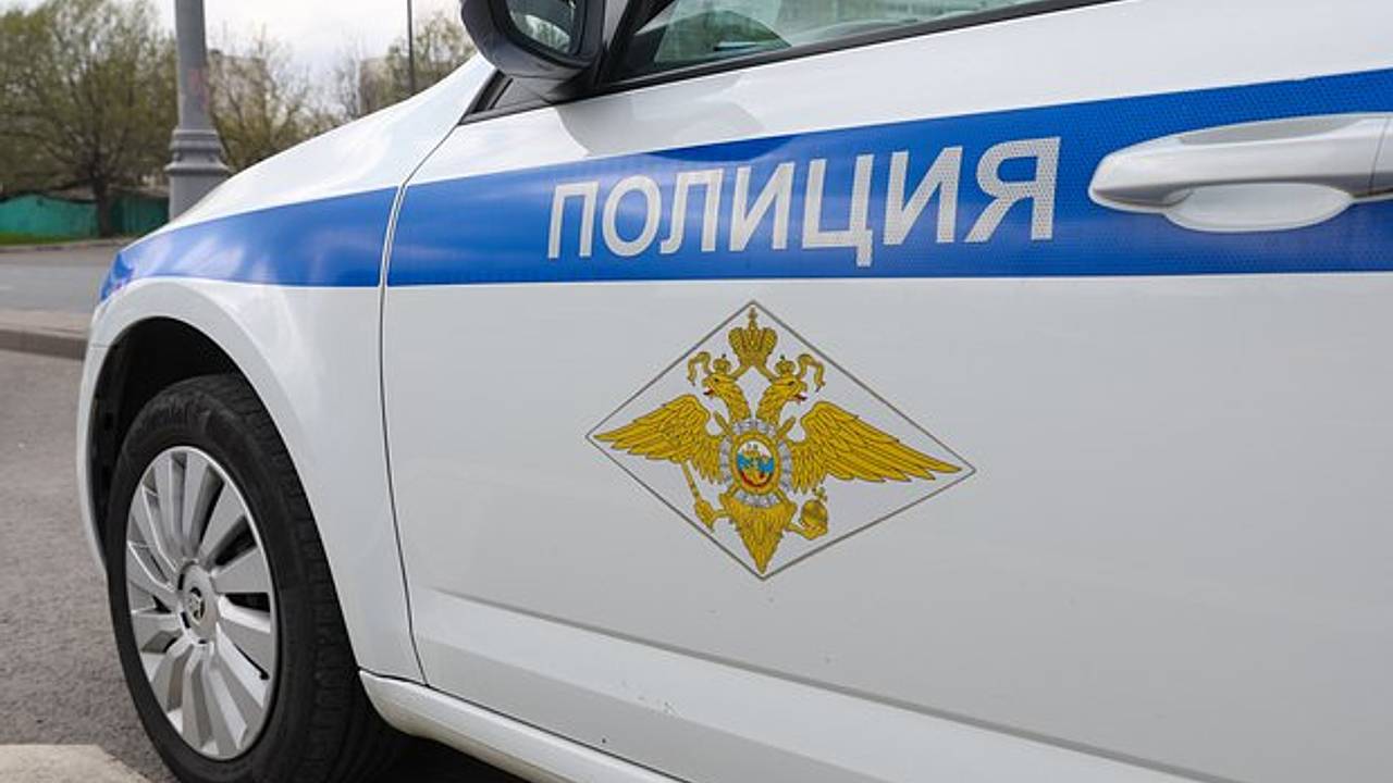 В Красноярске подросток взял автомобиль родителей и повредил 10 чужих машин:  Происшествия: Россия: Lenta.ru