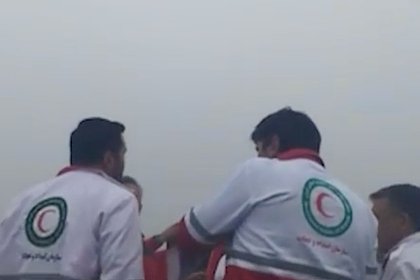 Спасатели нашли место жесткой посадки вертолета президента Ирана