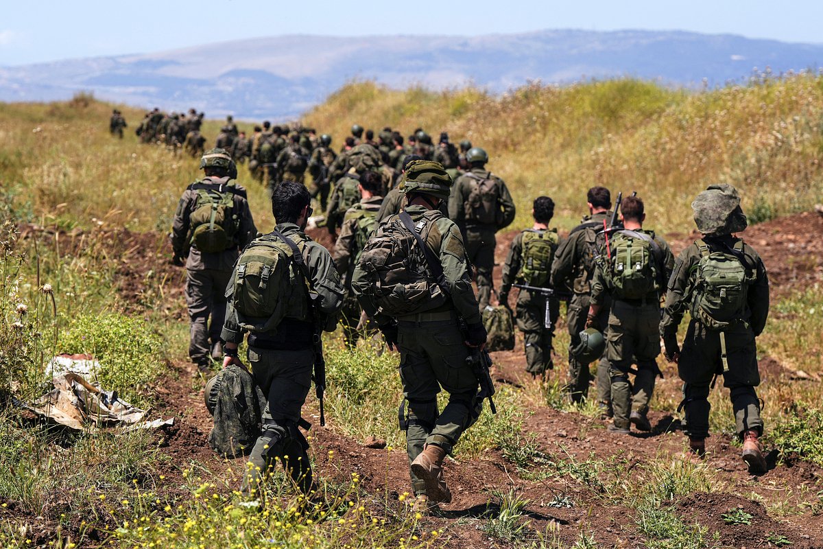 Солдаты ЦАХАЛ во время учений недалеко от Кацрина на Голанских высотах, 8 мая 2024 года