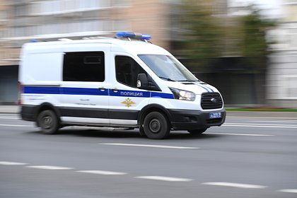 18-летнюю девушку похитили из торгового центра в Петербурге. Она дозвонилась тете и собиралась выпрыгнуть из машины
