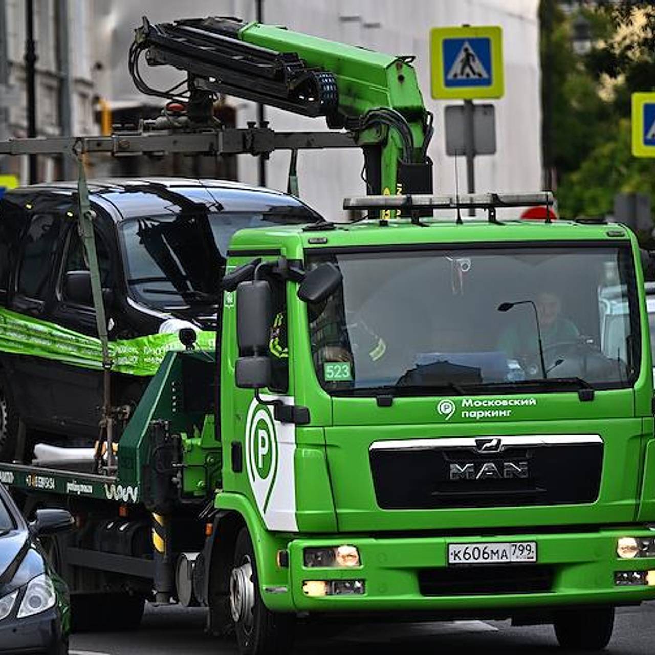 Россиянам назвали способы избежать эвакуации автомобиля: Городская среда:  Экономика: Lenta.ru