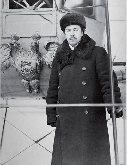 Игорь Сикорский на площадке первого экземпляра «Ильи Муромца», зима 1913-1914 годов