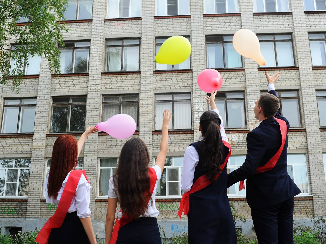 В Подмосковье призвали отказаться от запуска воздушных шаров ради экологии:  Среда обитания: Lenta.ru