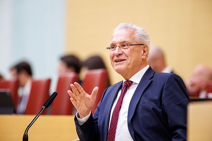 Глава МВД Баварии призвал отменить выплату пособий уклонистам