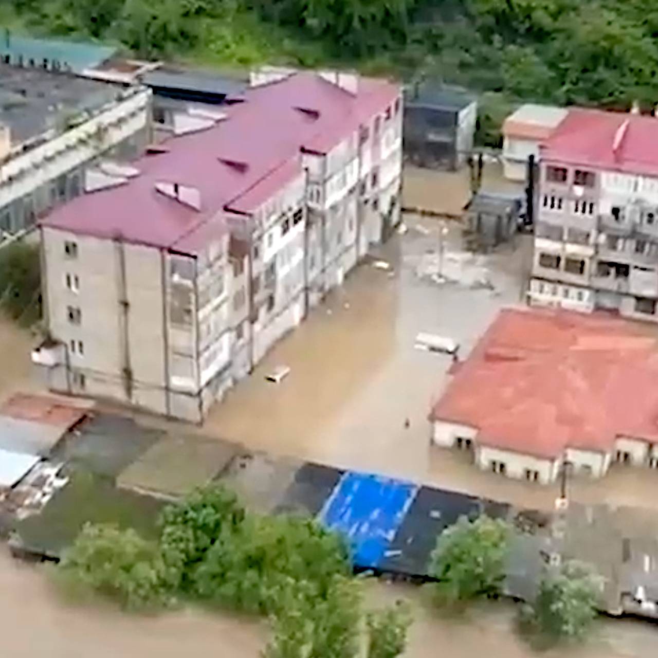 Последствия наводнения в Армении попали на видео: Городская среда:  Экономика: Lenta.ru