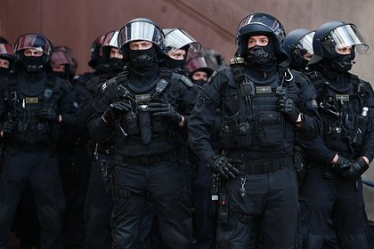 Десятки полицейских в Германии разогнали вечеринку в нацистском стиле