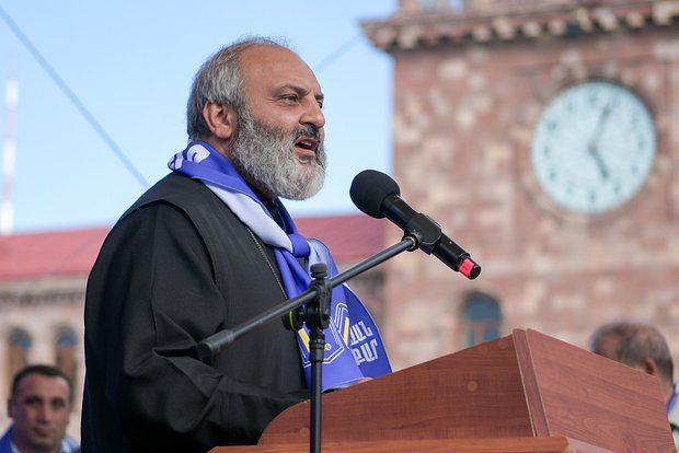 Архиепископ Баграт Галстанян