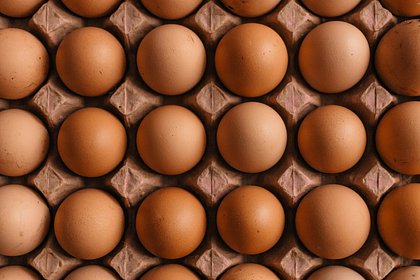Жители российского города начали облизывать яйца в магазинах ради одной цели