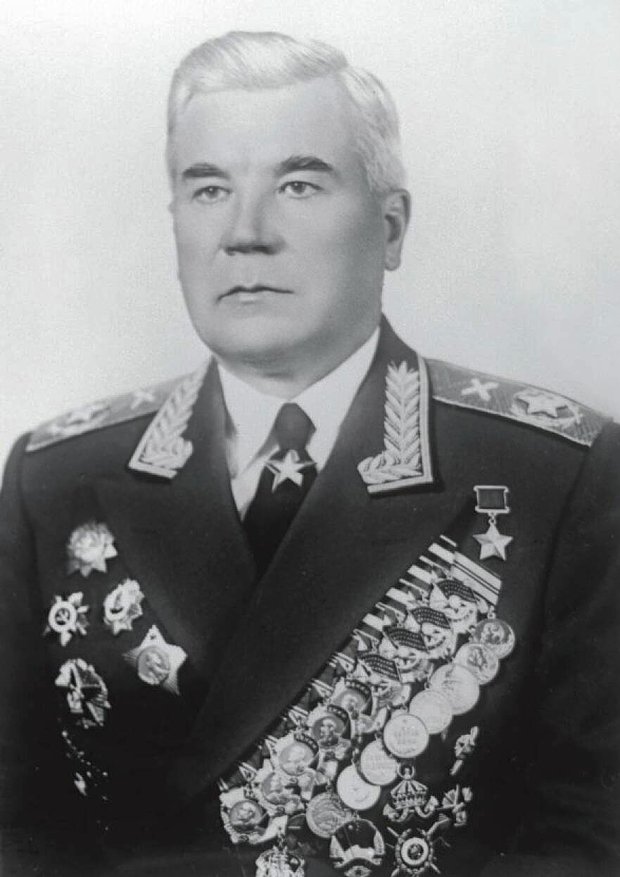 Командующий ракетными войсками стратегического назначения СССР главный маршал артиллерии Митрофан Неделин