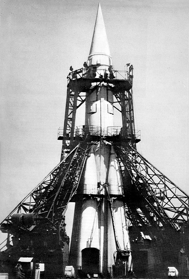 4 октября 1957 года ракета  Р-7 обеспечила вывод на орбиту первого искусственного спутника Земли