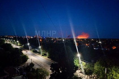Военкоры сообщили об ударе по Луганску и сильном пожаре после взрывов