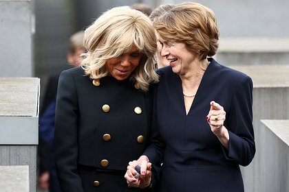 Первые леди Германии и Франции рассмеялись на мемориале жертвам Холокоста
