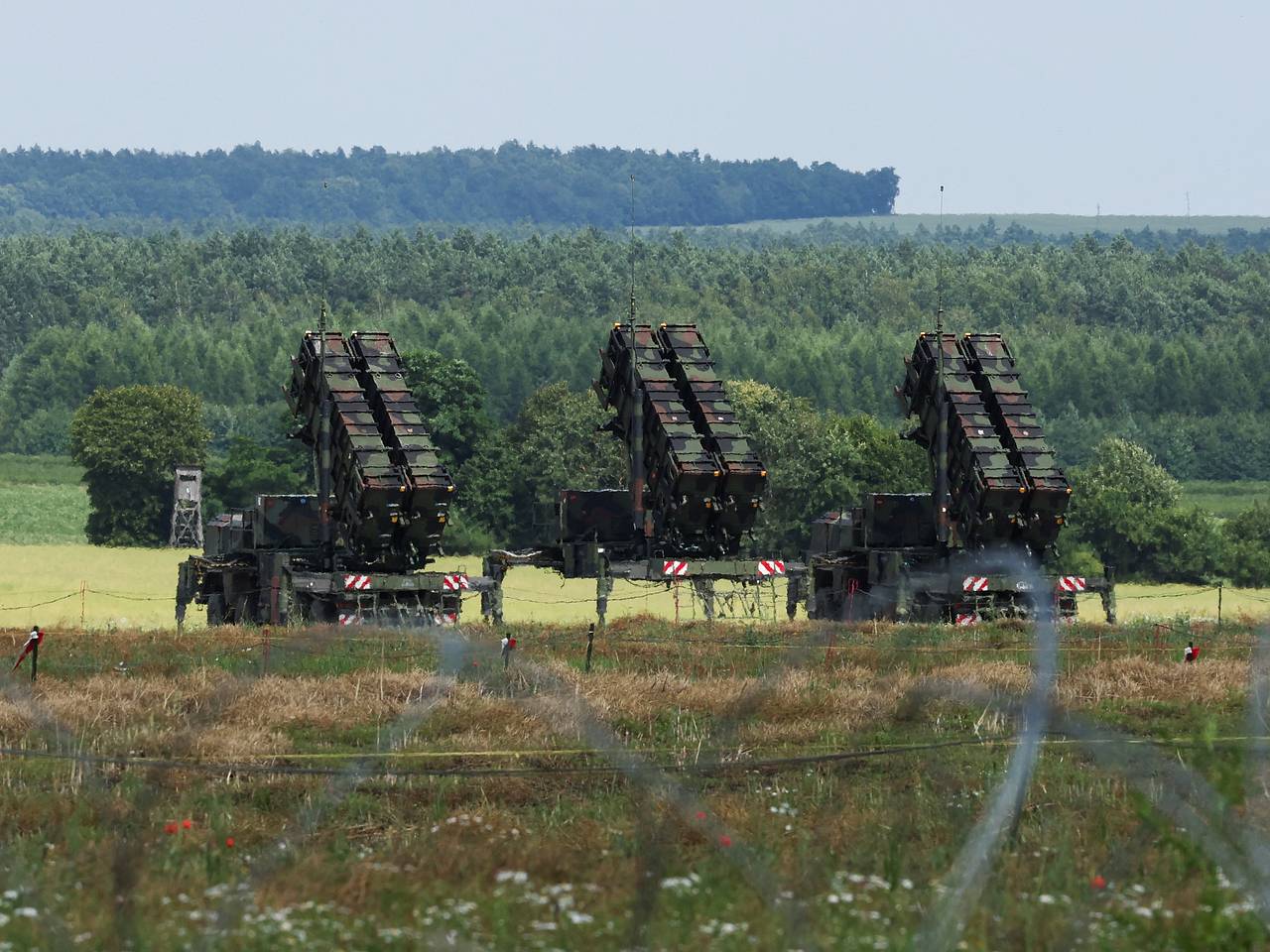 Это знают президент и военные». Песков высказался об ответе на случай  разрешения Запада бить по России: Политика: Россия: Lenta.ru