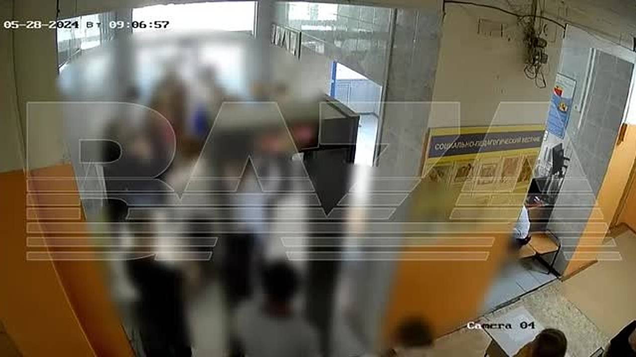 Видео унизительного досмотра российских школьниц до трусов перед ЕГЭ:  скандал в школе Воронеже: Общество: Россия: Lenta.ru