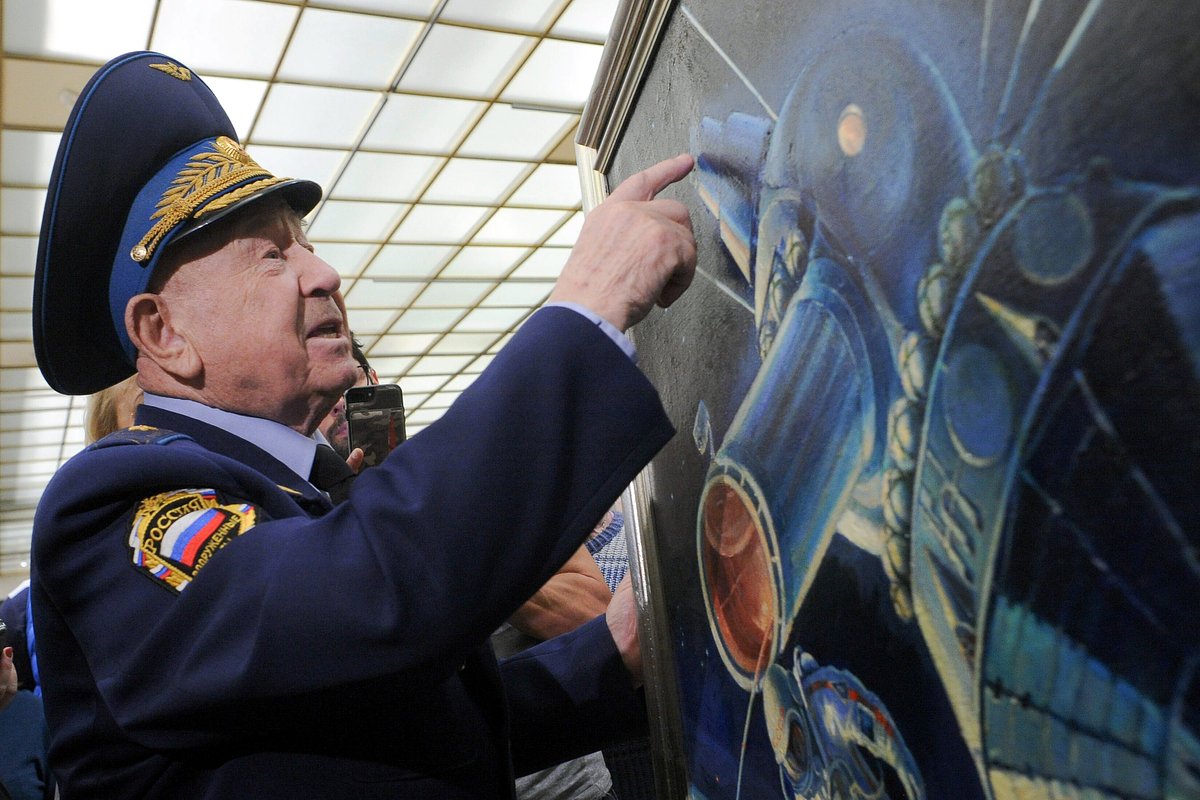 Церемония передачи в дар Государственной Третьяковской галерее картин космонавта Алексея Леонова
