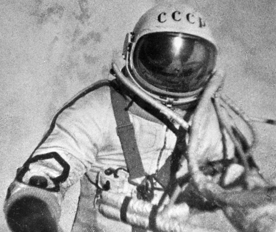Алексей Леонов в открытом космосе. 18 марта 1965 года