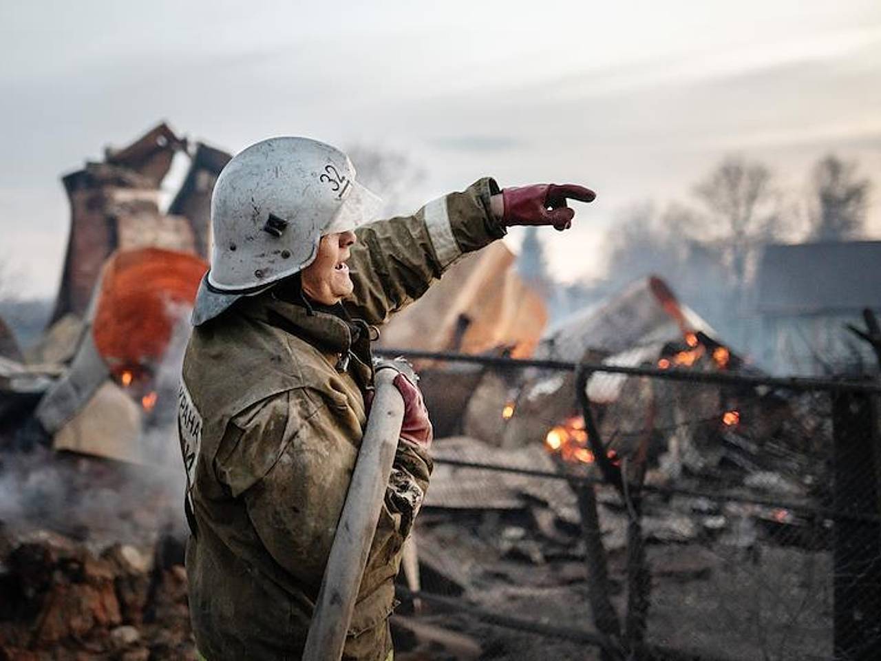 В российском регионе начался пожар из-за атаки украинских беспилотников:  Политика: Россия: Lenta.ru