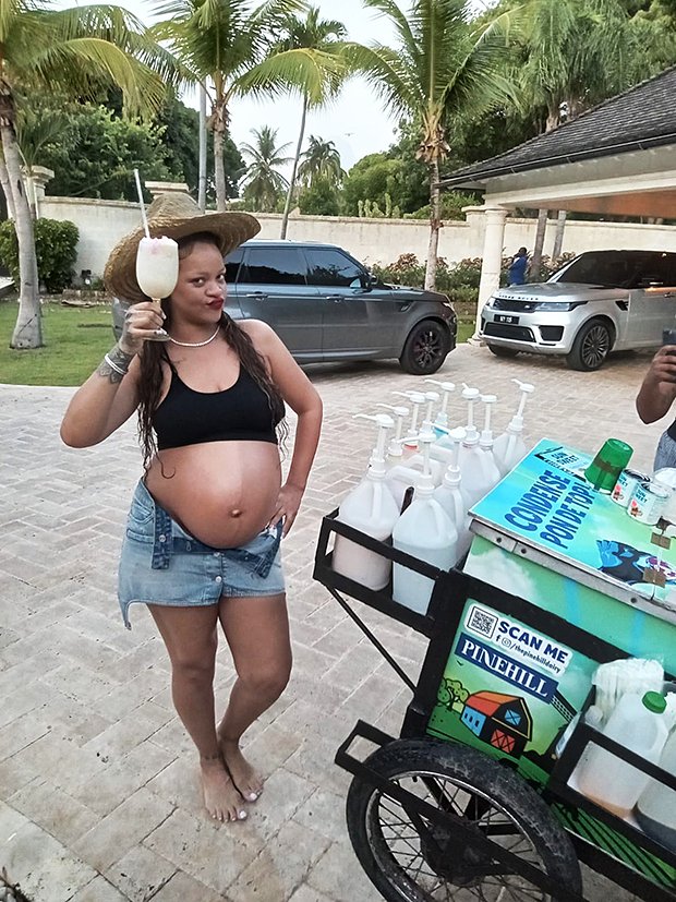 Беременная Рианна на Барбадосе