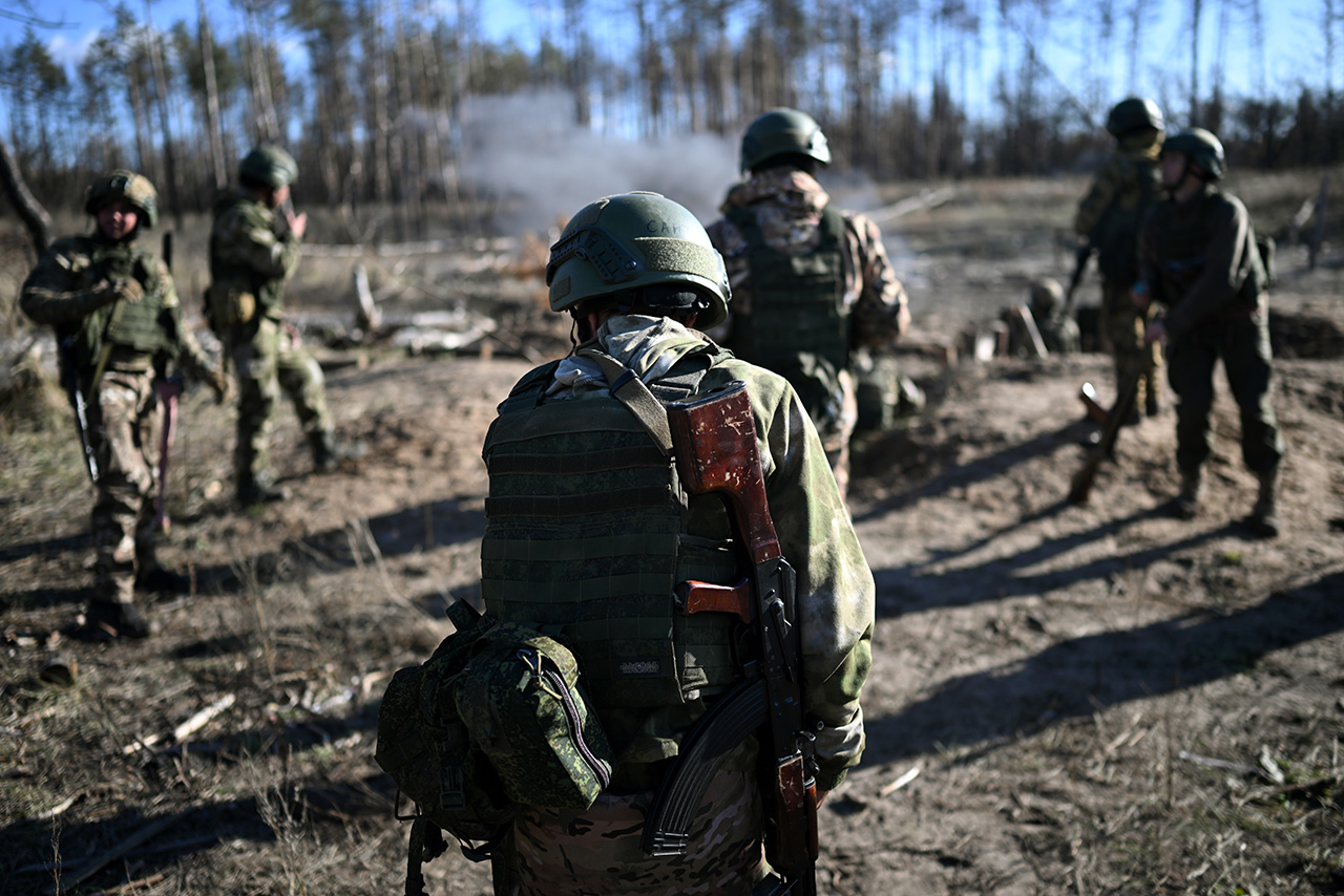 Убитая российскими военными девушка из ЛНР: реакция матери, причины  трагедии: Следствие и суд: Силовые структуры: Lenta.ru