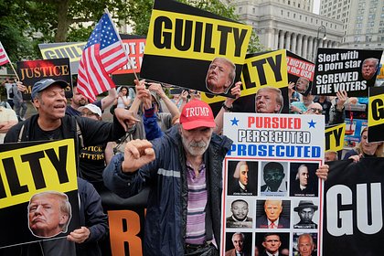 Сторонники и противники Трампа схлестнулись около суда в Нью-Йорке