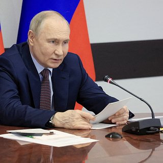 Путин провел оперативное совещание с постоянными членами Совета Безопасности