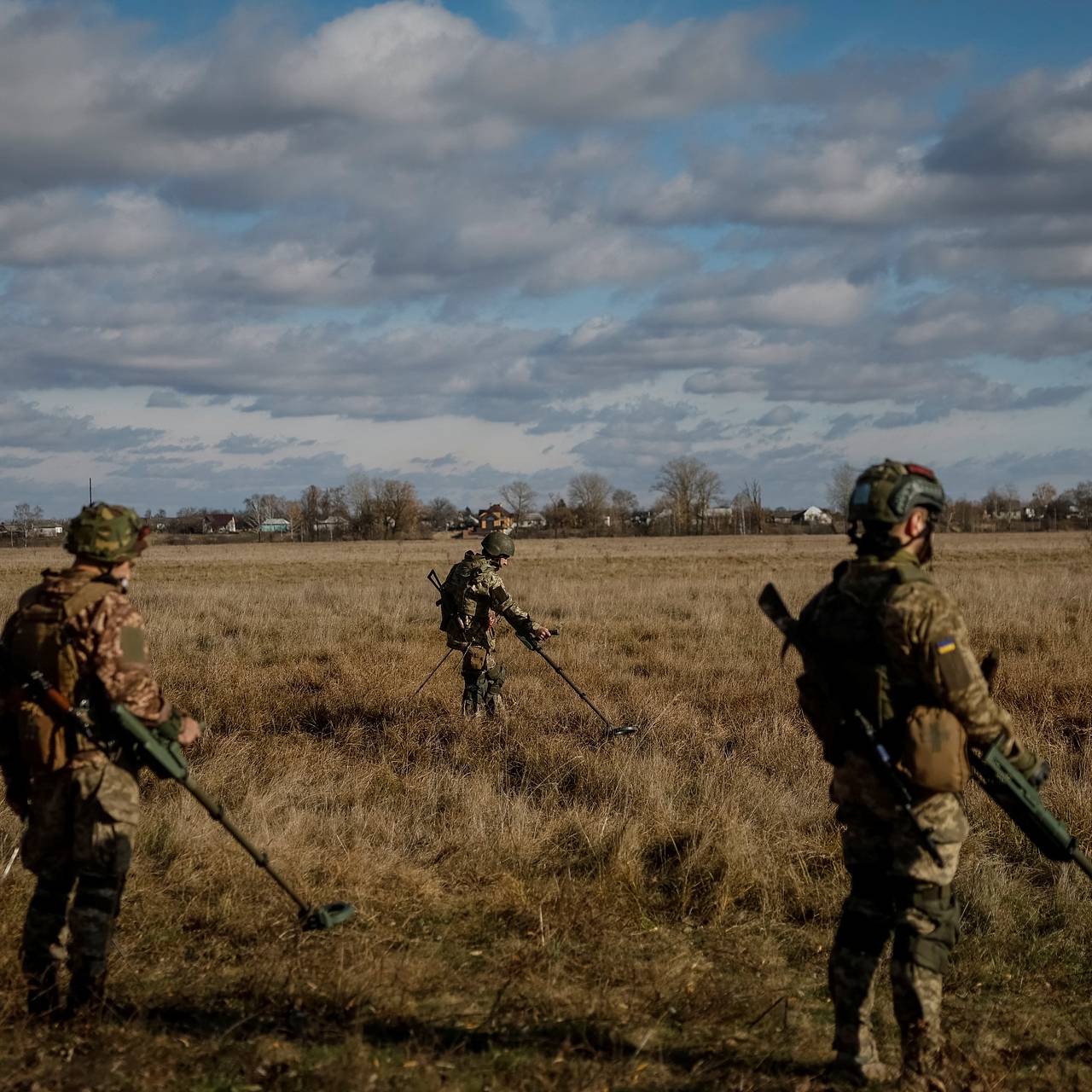 На Украине рассказали о конкуренции за заключенных между командирами ВСУ:  Украина: Бывший СССР: Lenta.ru