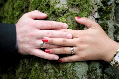 Россияне заметили связь между верностью и привычкой носить обручальное кольцо