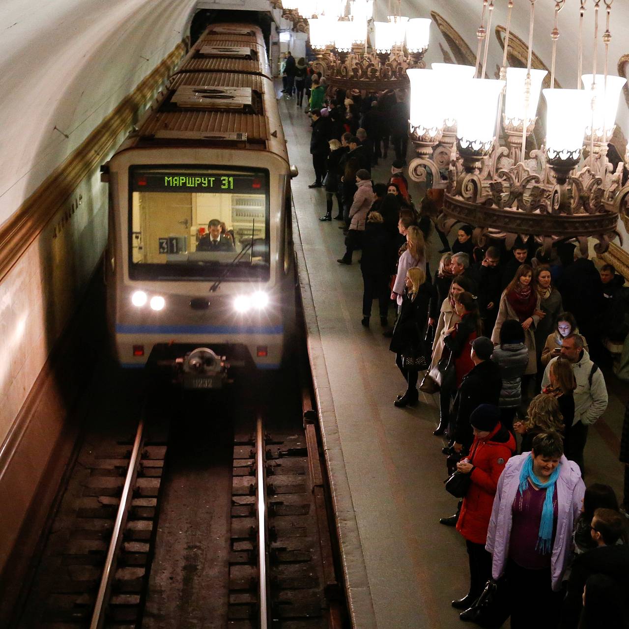 На станции московского метро начали эвакуацию пассажиров: Происшествия:  Россия: Lenta.ru