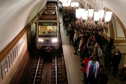 Спасатели эвакуировали более 150 человек из московского метро