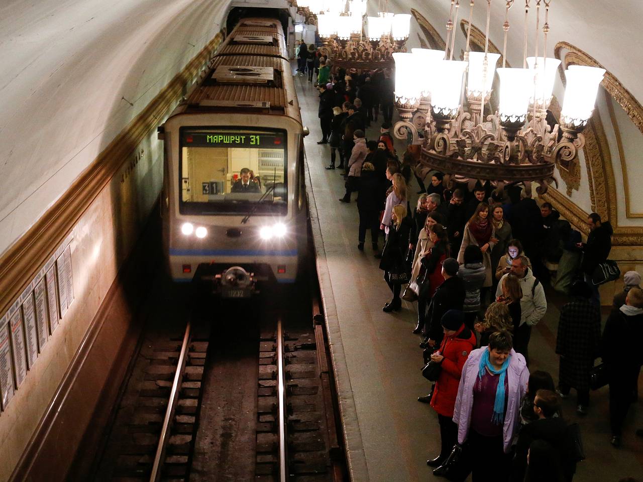 Спасатели эвакуировали более 150 человек из московского метро:  Происшествия: Россия: Lenta.ru