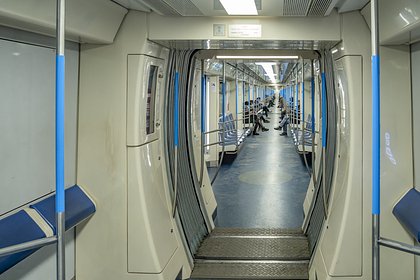 Пассажир остановившегося в московском метро поезда рассказал об инциденте