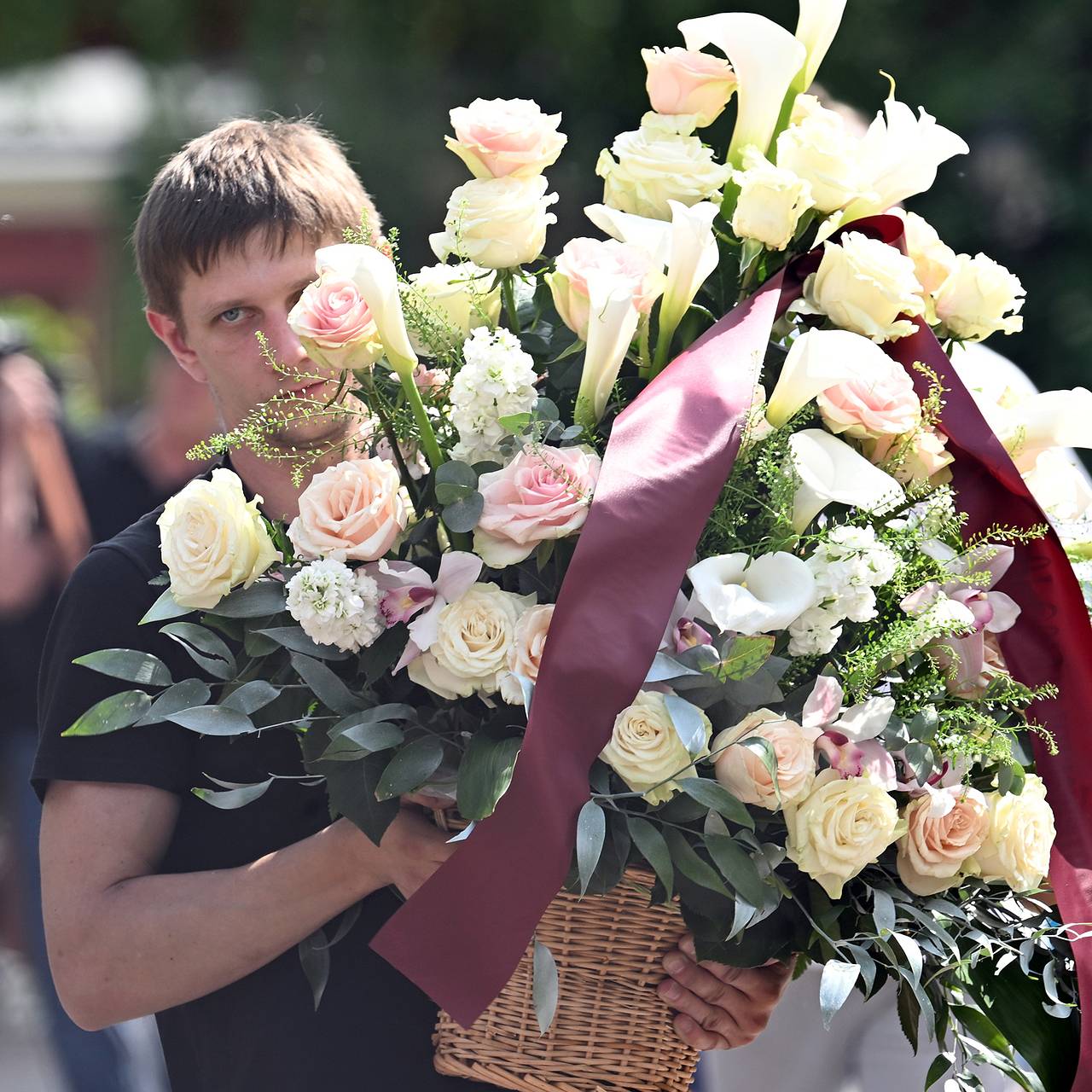 В Москве началась церемония прощания со звездой «Моей прекрасной няни»:  Сериалы: Культура: Lenta.ru