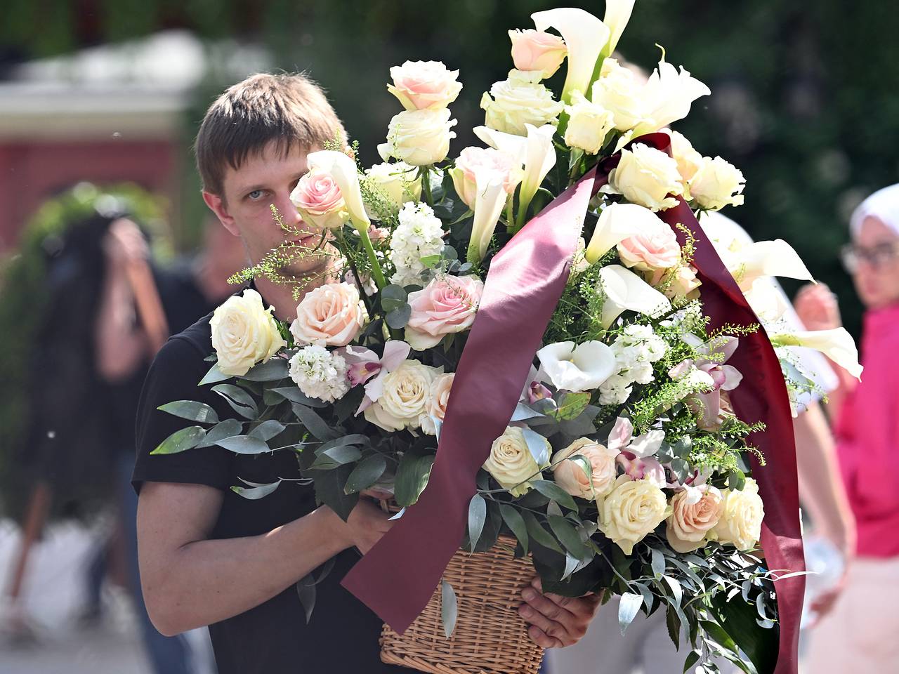 В Москве началась церемония прощания со звездой «Моей прекрасной няни»:  Сериалы: Культура: Lenta.ru