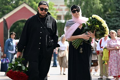 В Москве похоронили Анастасию Заворотнюк. На прощание со звездой «Моей прекрасной няни» пришли сотни людей