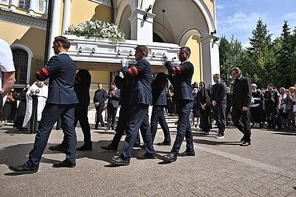 Анастасию Заворотнюк похоронили в Москве
