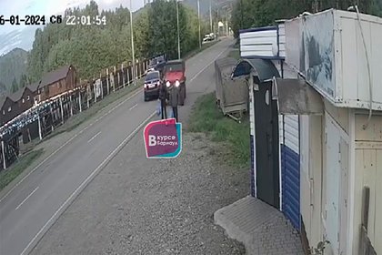 В российском селе водитель внедорожника уснул и переехал двух пешеходов