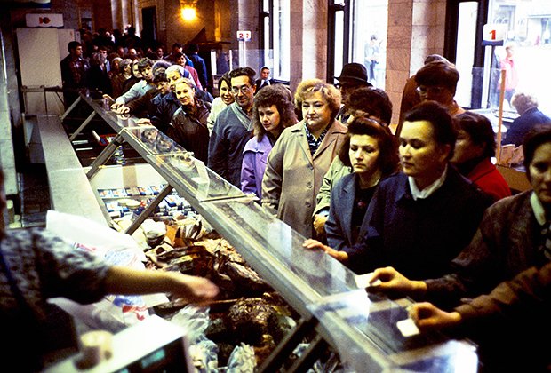 Продуктовый магазин, Москва, СССР, октябрь 1991 года
